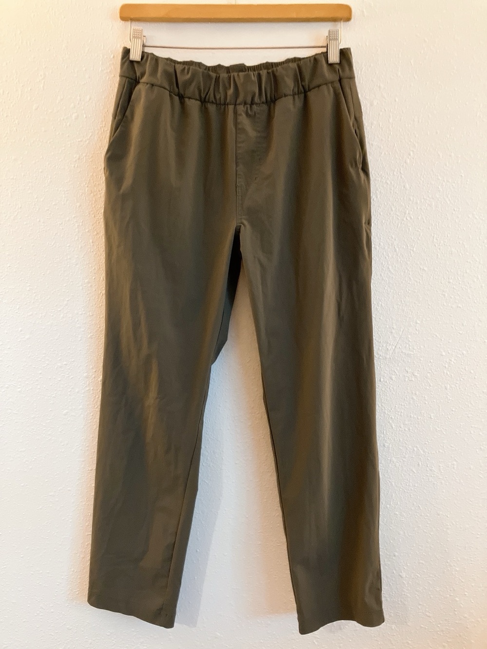 Vuori Miles Tech Ankle Elastic-Waist Pants in Pistachio Green Mid-Rise Medium - Picture 2 of 14